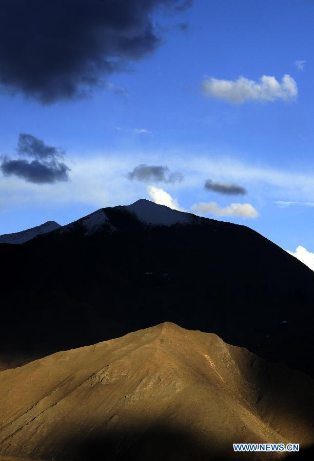 CHINA-NORTHERN TIBET-MOUNTAINOUS AREA-SCENERY (CN)