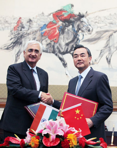 Foreign Minister Wang Yi (right) meets with his Indian counterpart, Salman Khurshid, at the Diaoyutai State Guesthouse in Beijing. 