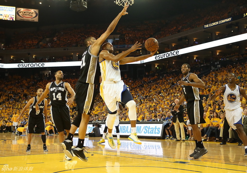  Carl Landry goes up against Duncan.