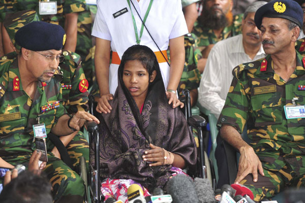 Reshma Begum, 19, rescued from the rubble of the Rana Plaza building 17 days after the building collapsed, speaks during a media conference at Savar Combined Military Hospital in Savar May 13, 2013. [China Daily via Agencies] 