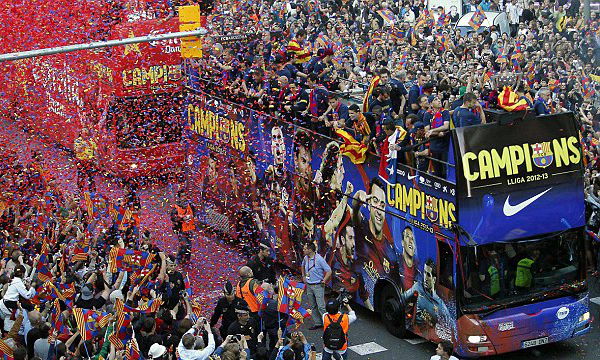 Barcelona celebrate La Liga tittle with parade|c