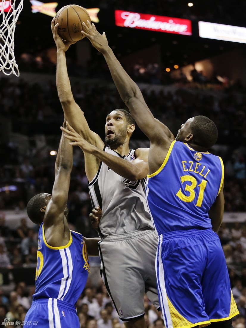  Duncan goes up for a basket.