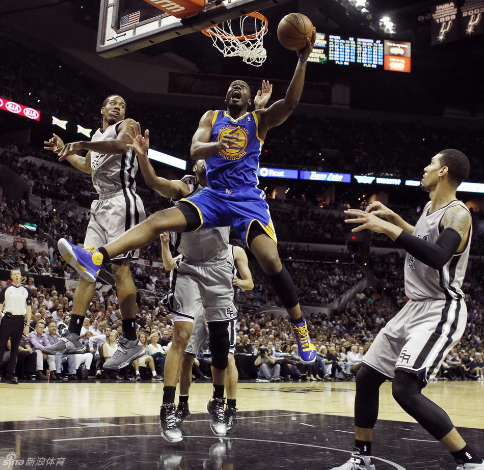 Carl Landry goes up for a basket. 