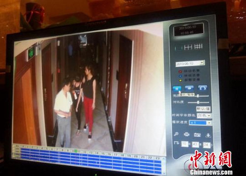 The official, surnamed Feng, who worked in the city's housing administration bureau, took two other girls to Dazhou Island Resort Villa and spent a night there.[Photo/Chinanews.com] 