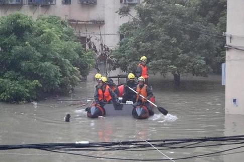 Heavy rain has hit 10 provinces in southern China, including Guangdong, Fujian and Jiangxi, affecting millions of people. [Xinhua]