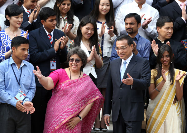 Premier Li Keqiang meets a delegation of young people from India headed by Nita Chowdhury, secretary of the Indian Ministry of Youth Affairs and Sports, in Beijing in May 15. [By Wu Zhiyi /China Daily]