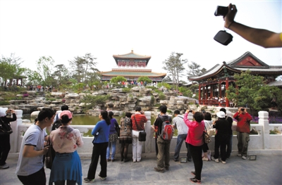 The ninth China (Beijing) International Garden Expo, which will run for six months, kicks off alongside the Yongding river in Beijing, May 18. [The Beijing News]