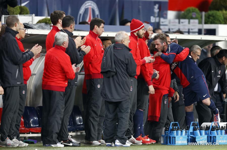 Paris Saint-Germain's English midfielder David Beckham hugs his teammates after he is substituted during a French League 1 football match between Paris St Germain and Brest at Parc des Princes stadium in Paris on May 18, 2013. [Wang Lili/Xinhua]