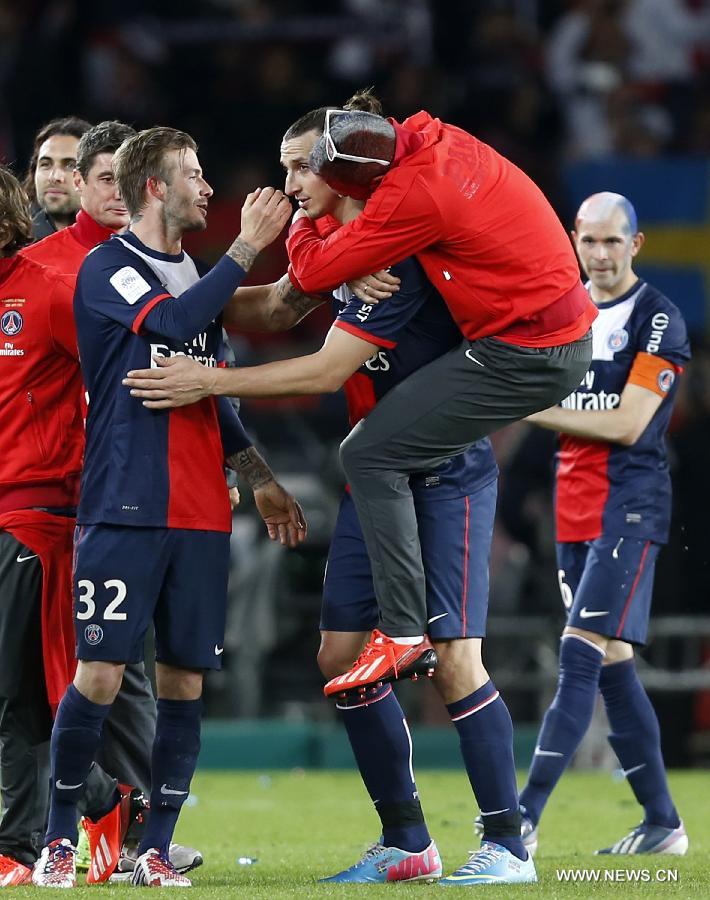 Paris Saint-Germain's English midfielder David Beckham (front L) celebrates with his teammate Zlatan Ibrahimovic (C) during the French League 1 football match between Paris St Germain and Brest at Parc des Princes stadium in Paris on May 18, 2013. [Wang Lili/Xinhua]