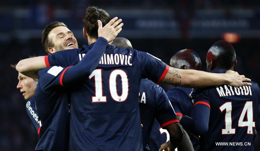 Paris Saint-Germain's English midfielder David Beckham (2nd L) hugs teammate Zlatan Ibrahimovic during French League 1 football match between Paris St Germain and Brest at Parc des Princes stadium in Paris on May 18, 2013. [Wang Lili/Xinhua]