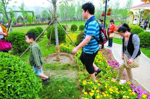 Official restates need for tourists' good manners.[File photo] 