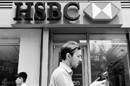 An HSBC Corp outlet in New York. The bank has set up 17 dedicated China desks around the world to provide information to Chinese companies planning overseas ventures. [China Daily]