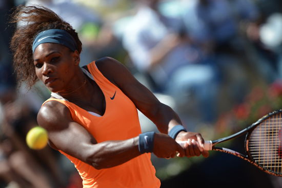  Serena Williams returns a ball to Azarenka in the final of Rome Masters.