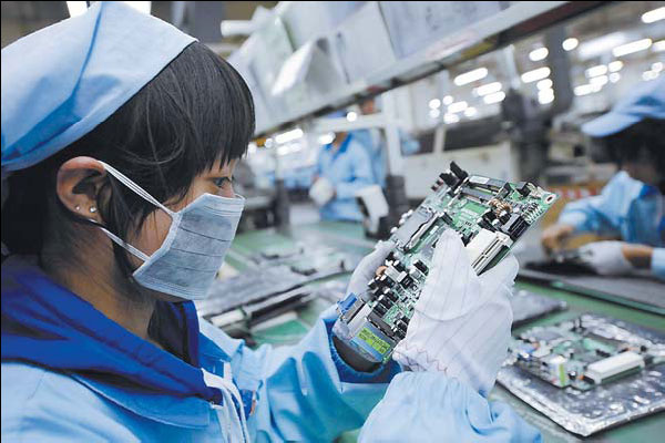A worker inspects a circuit board at an electronics factory in Dongguan, Guangdong province. Appreciation of the yuan has put huge pressure on smaller-scale businesses in the Pearl River Delta region, forcing some to relocate or shut down altogether. [China Daily]
