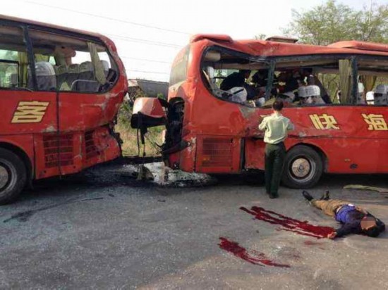 Coach accident kills 4 in NE China.[Internet photo]