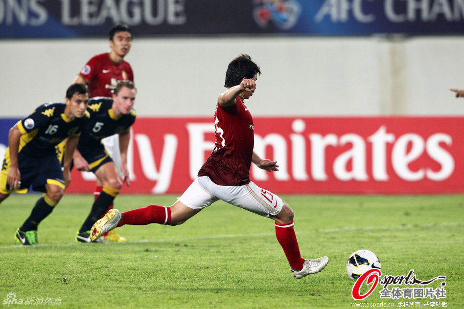 Dario Conca converts the penalty to give Evergrande a 2-0 lead.