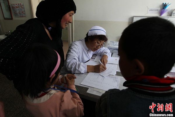 A total of 548 students fell ill after consuming milk and biscuits in schools in northwest China's Qinghai Province on May 22, 2013. [Photo/chinanews.com]