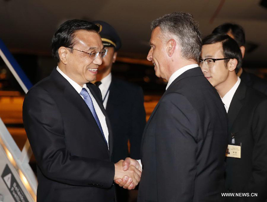 Chinese Premier Li Keqiang (L, front) is welcomed by Swiss Vice President and Foreign Minister Didier Burkhalter, upon his arrival in Zurich, Switzerland, May 23, 2013. (Xinhua/Ju Peng) 