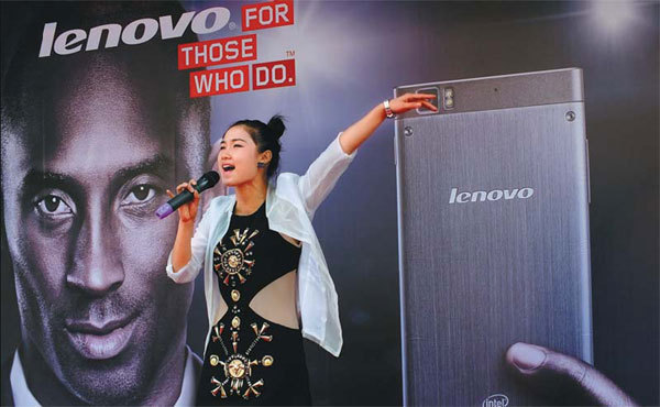 A performer promotes Lenovo smartphones at a store in Yichang, Hubei province. The annual net income of Lenovo Group Ltd increased 34 percent to $635 million in the fiscal year ending March 31, the highest in the company's history. [China Daily]