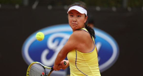 Peng Shuai brushed aside Sloane Stephens in straight sets on Thursday.