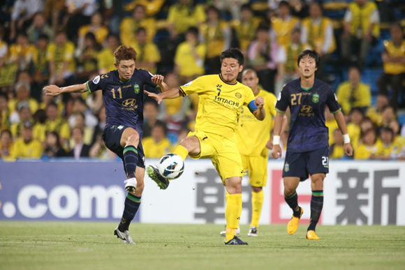 Kashiwa Reysol kept alive hopes of a first Japanese winner of the AFC Champions League in five years after sealing a first appearance in the quarter-finals with a 3-2 comeback win over Jeonbuk Hyundai Motors on Wednesday.