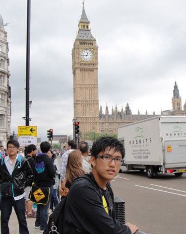 Tian Tian begins his college studies in London, majoring in British civil engineering. [File photo]