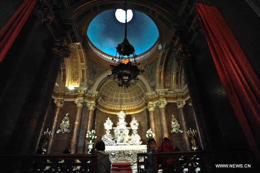 Residents visit the Santiago Cathedral on the Cultural Heritage Day, in Santiago, capital of Chile, May 26, 2013