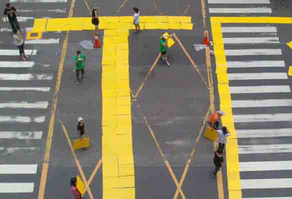 Chanting slogans like 'Stop dangerous nuclear power,' the protesters stood together in front of the legislature building to spell out the word 'Stop' and held up black and yellow signs.[Internet photo] 