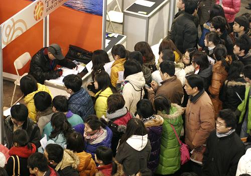 Young graduates in China struggle to secure jobs.[File photo] 