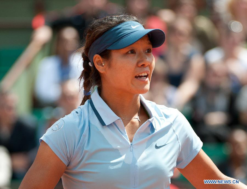 Li Na of China reacts during her women&apos;s singles first round match against Anabel Medina Garrigues of Spain on day 2 of the 2013 French Open tennis tournament at Roland Garros in Paris, France, May 27, 2013. Li Na won 2-0. 