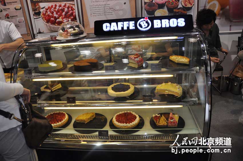 韩国馆展出的蛋糕。 人民网 董纬摄