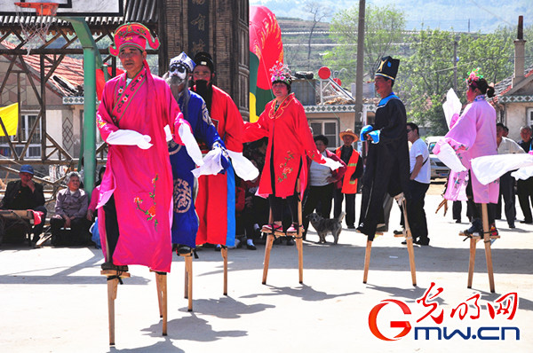 Tea-picking festival in Shandong Rushan kicked off