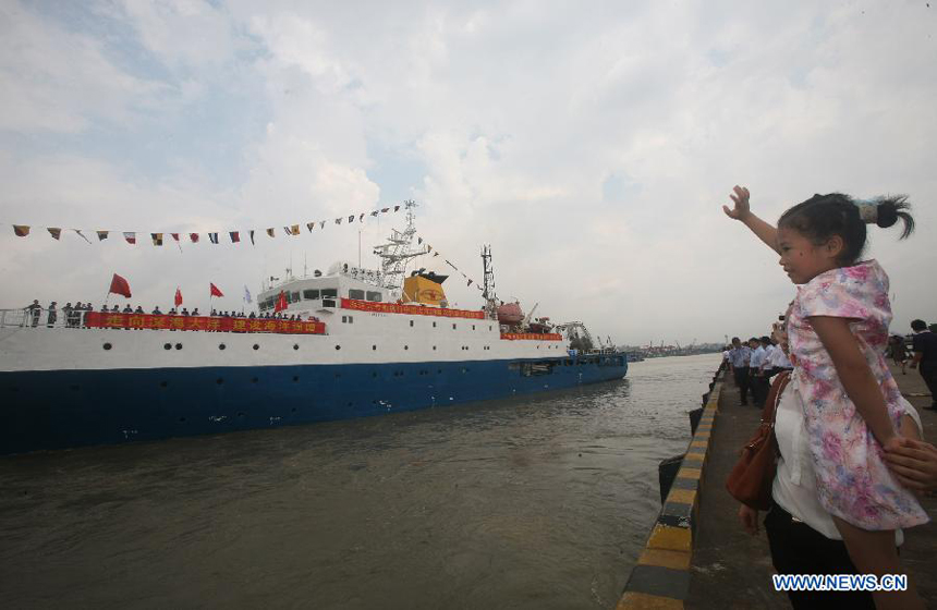 A girl waves goodbye to the sailing Haiyang-6, a Chinese research vessel, at a dock in Guangzhou, capital of south China&apos;s Guangdong Province, May 28, 2013. An expedition team of 96 members aboard Haiyang-6 set out for the Pacific Ocean Tuesday to carry out a five-month survey on undersea mineral resources.