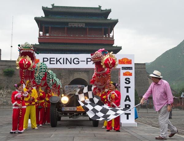 A ceremony is held to mark the beginning of the Beijing-to-Paris classic car rally at Juyongguan, Beijing, near the Great Wall, May 28, 2013. A total of 96 cars from 26 countries are expected to make the 12,500-kilometer journey in the next 33 days.[Photo by Wei Xiaohao/Asianewsphoto]