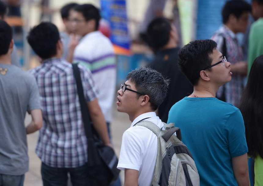 College students look for jobs at a job fair in the Nanchang University in Nanchang, capital of east China&apos;s Jiangxi Province, May 23, 2013. Dozens of enterprises attended the job fair, providing nearly 18,000 job vacancies.