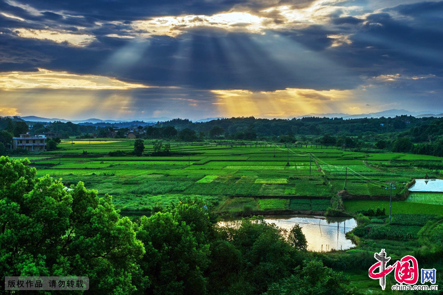 Photo taken on May 30, 2013 shows the beautiful pastoral scenery in Qiyang County, China's Hunan Province. [China.org.cn]