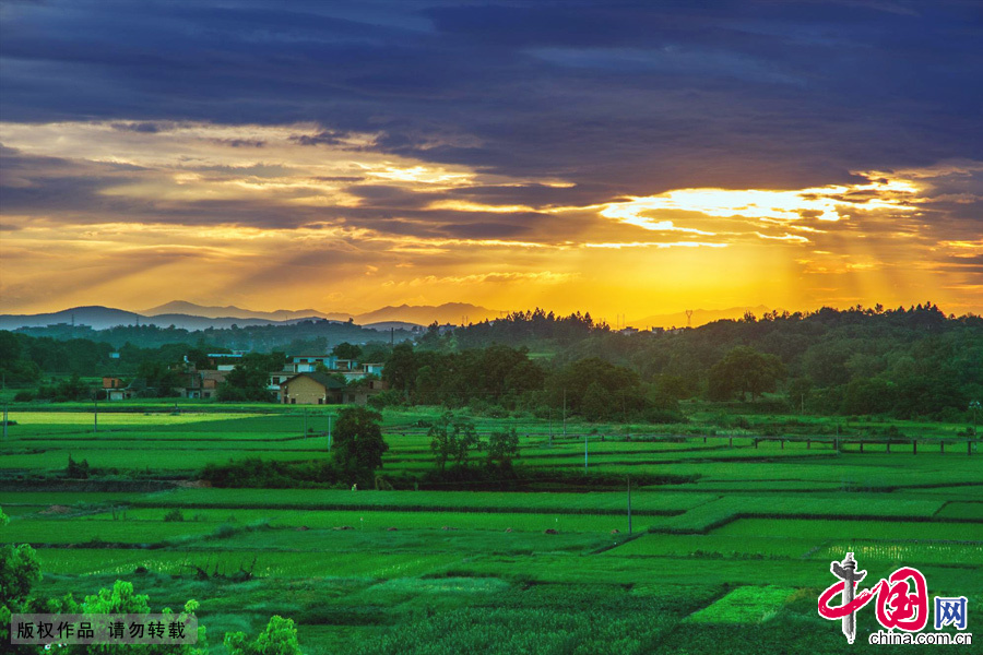 Photo taken on May 30, 2013 shows the beautiful pastoral scenery in Qiyang County, China's Hunan Province. [China.org.cn]