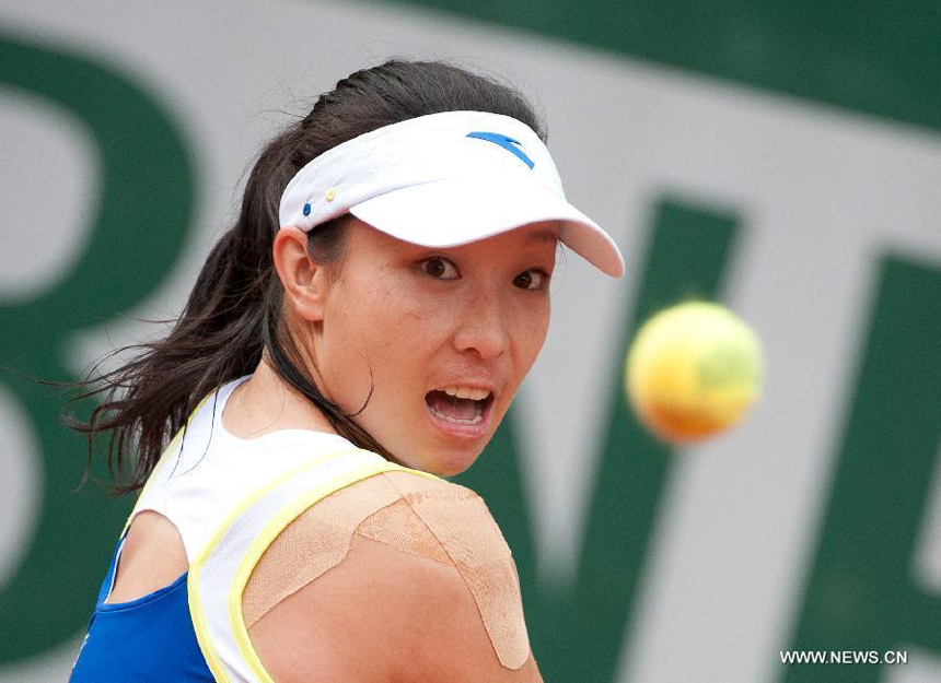 Zheng Jie of China hits a return during her women's singles second round match against Melanie Oudin of the United States on day 5 of the 2013 French Open tennis tournament at Roland Garros in Paris, France on May 30, 2013. Zheng Jie won 2-0.