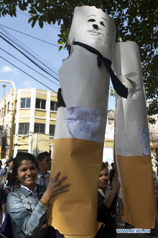 Students participate in a march to mark the World No Tobacco Day, in Tegucigalpa, capital of Honduras, May 31, 2013. (Xinhua/Rafael Ochoa)