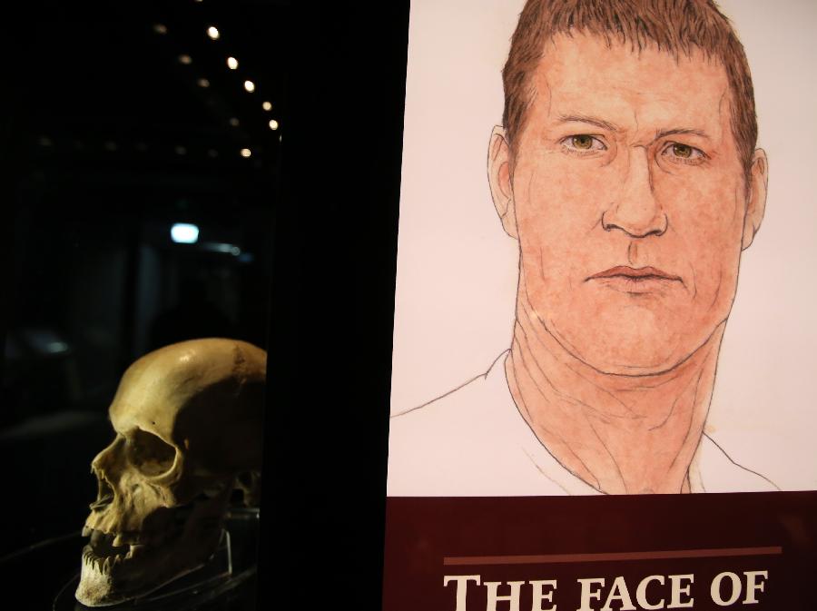 A skull and its facial reconstruction is seen at Mary Rose museum in south England&apos;s Portsmouth, April 25, 2013. The Mary Rose museum opened here on May 31, 2013. The new museum, at the historic dockyard in Portsmouth and in the shape of the bow of a black ship, was aimed at taking visitors to a journey through 500 years, so as to learn the story of the Mary Rose, one of the largest and most famous ships in the English navy. (Xinhua/Yin Gang)