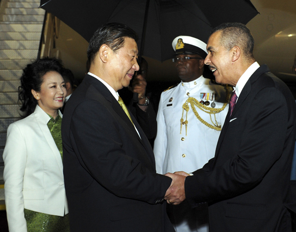 Chinese President Xi Jinping and his wife Peng Liyuan arrive in Port of Spain May 31, 2013 to start a state visit to Trinidad and Tobago. [Photo/Xinhua]    