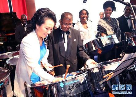 President Xi Jinping's wife Peng Liyuan attended a concert held in her honor on Saturday, at the National Academy for Performing Arts. 