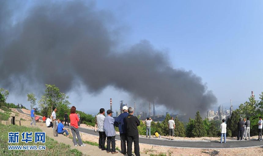 oil tank blast causes casualties in dalian