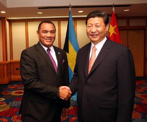 Chinese President Xi Jinping (R) meets with Prime Minister of Bahamas Perry Christie in Port of Spain, capital of the Republic of Trinidad and Tobago, June 2, 2013. [Yao Dawei/Xinhua]
