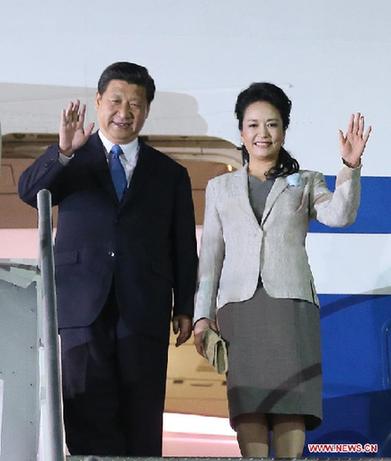 Chinese President Xi Jinping and his wife Peng Liyuan wave upon their arrival in San Jose, Costa Rica, June 2, 2013. Xi Jinping arrived here Sunday for a state visit to Costa Rica. [Lan Hongguang/Xinhua] 