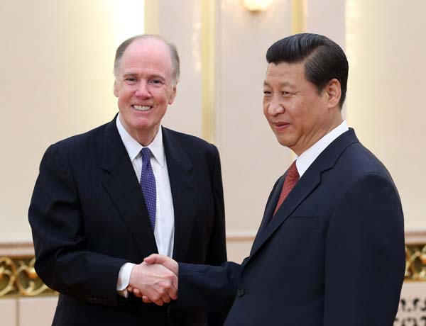 President Xi Jinping (R) shakes hands with US National Security Adviser Thomas Donilon before their meeting at the Great Hall of the People in Beijing, May 27, 2013. [Photo by Wu Zhiyi/China Daily]