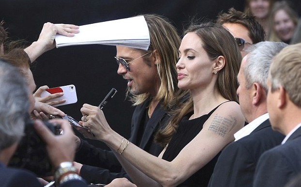 Angelina Jolie makes her first public appearance since announcing her double mastectomy on Jun. 2, joining fiance Brad Pitt on the red carpet at the premiere of his new zombie movie World War Z in London. [CRI]