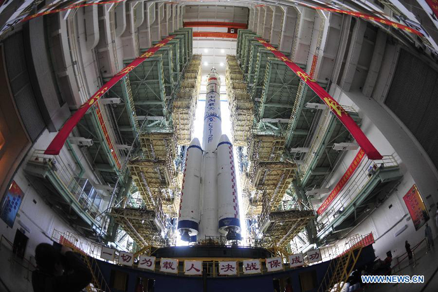 Photo taken on June 3, 2013 shows the assembly of the Shenzhou-10 spacecraft and the Long March-2F carrier rocket at Jiuquan Satellite Launch Center in Jiuquan, northwest China's Gansu Province. 