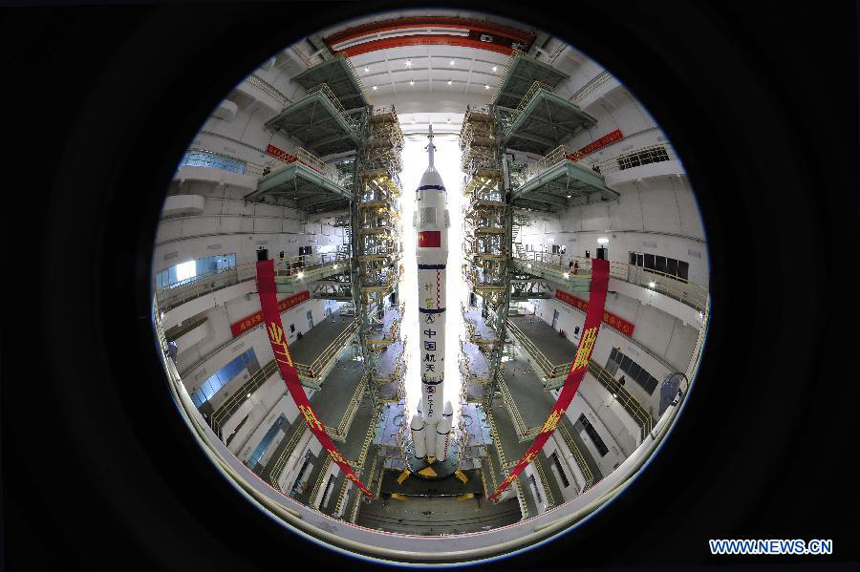 Photo taken on June 3, 2013 shows the assembly of the Shenzhou-10 spacecraft and the Long March-2F carrier rocket at Jiuquan Satellite Launch Center in Jiuquan, northwest China's Gansu Province. 