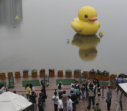 Visitors to Tianjin , take photos of an inflatable rubber duck.